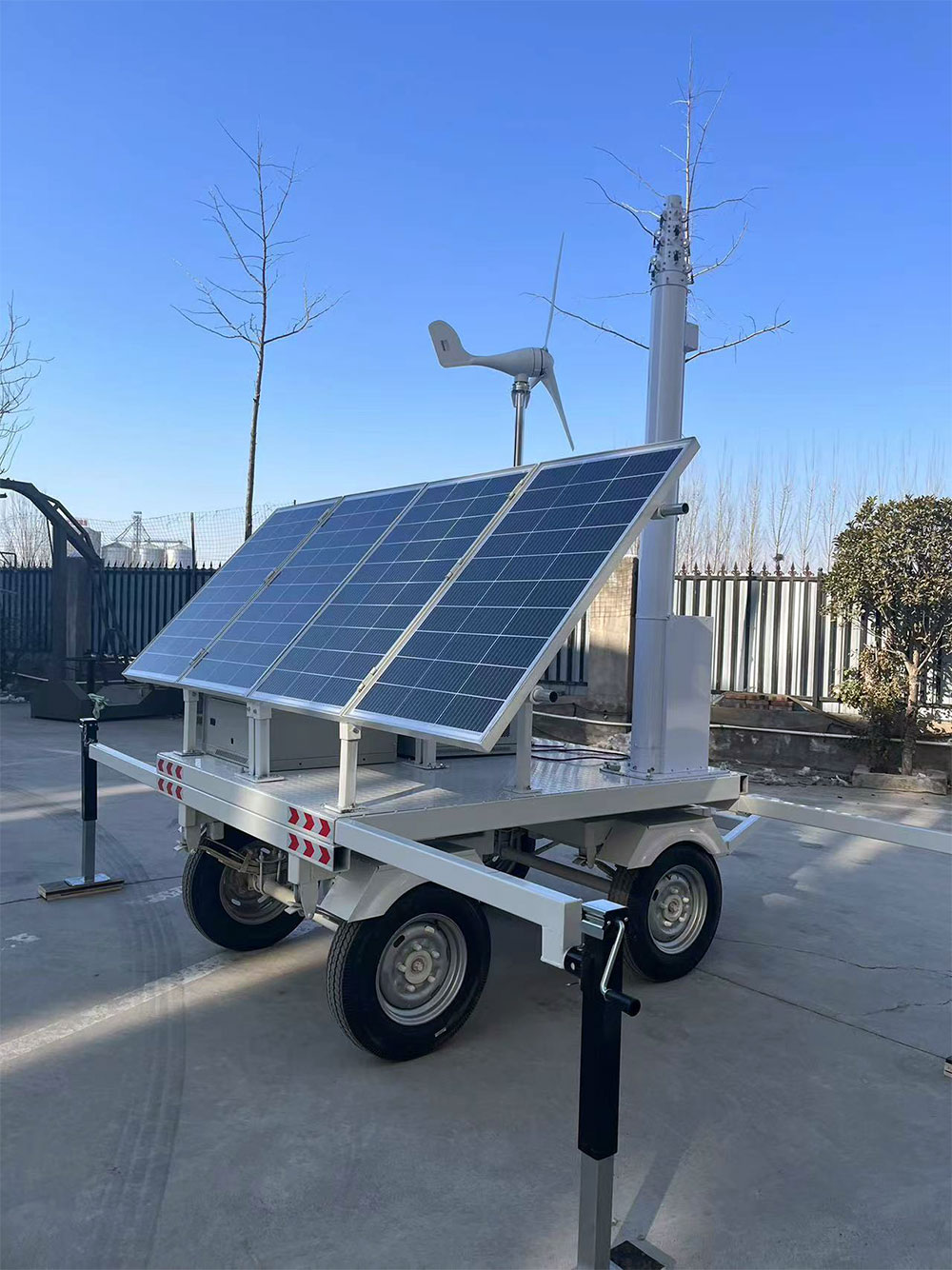 風(fēng)光互補(bǔ)型升降桿